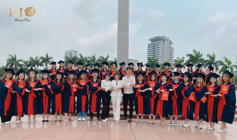 Chuyên gia Kiều Nhi có 6 năm giảng dạy tại Trường đào tạo nghề Văn Lang trước khi công tác tại Thẩm Mỹ Rio Beauty Clinic