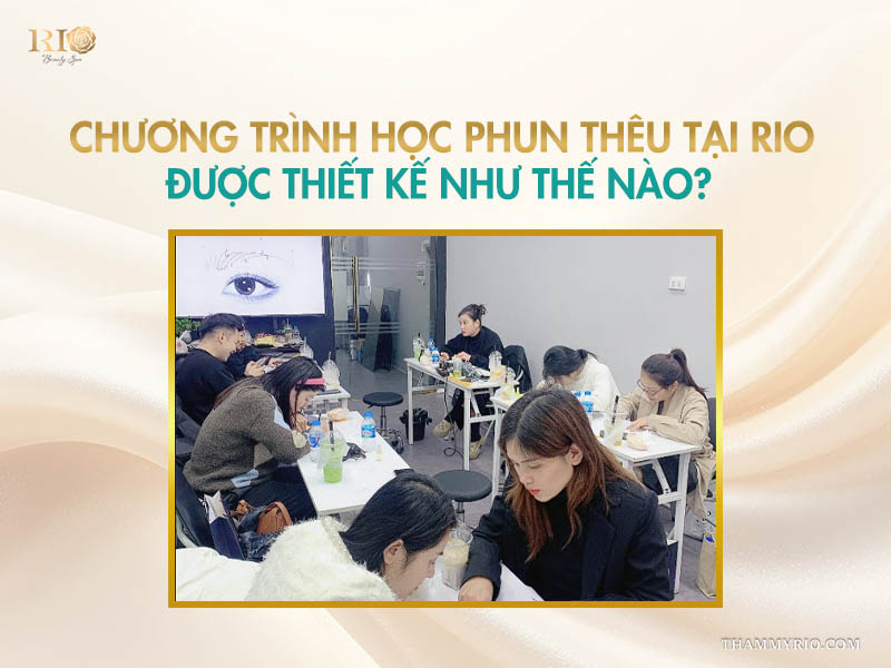 Lớp học đông đúc học viên thực hành trong chương trình dạy phun thêu thẩm mỹ tại Rio.