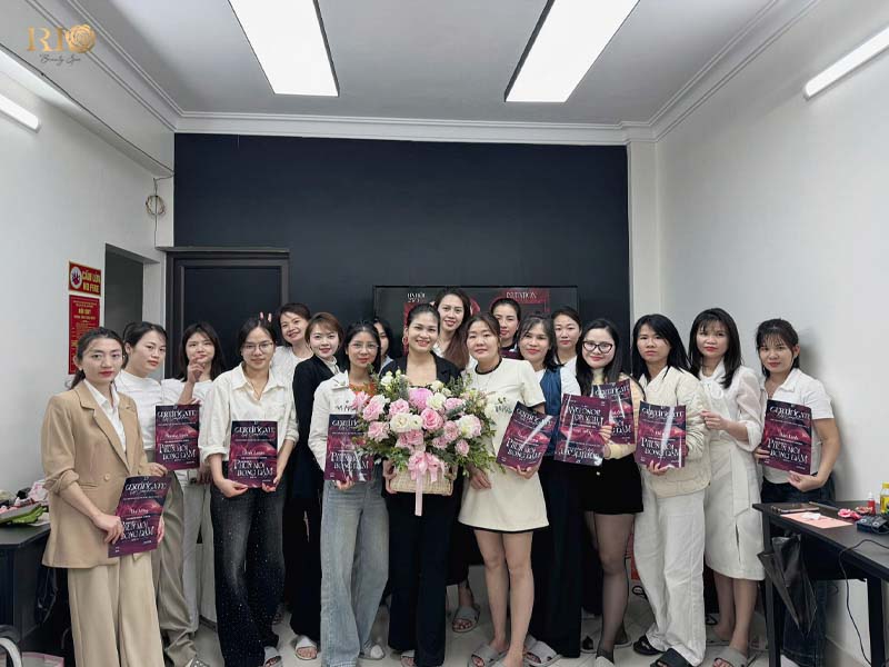 Lễ tốt nghiệp khóa phun xăm tại Rio Beauty Spa - địa chỉ học phun xăm uy tín tại Hà Nội