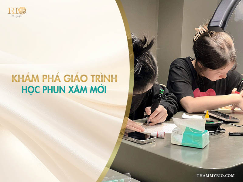 Học viên thực hành trên da giả theo giáo trình phun xăm mới tại Rio Beauty Clinic.