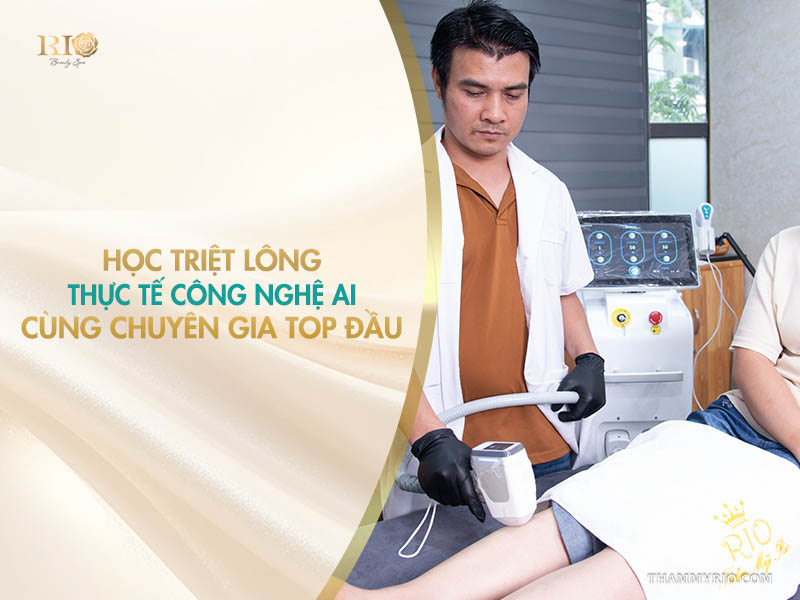 Học viên thực hành học triệt lông công nghệ AI trực tiếp cùng chuyên gia tại Thẩm mỹ Rio.
