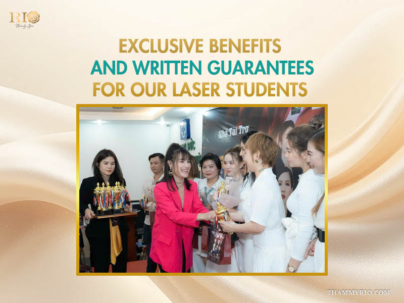 Award ceremony presenting trophies and gifts to graduating students of the laser training course at Rio Beauty Clinic. laser tattoo removal training near me in Hanoi