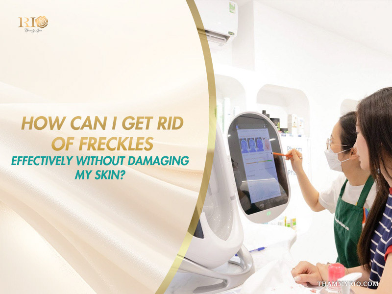 Specialist analyzing facial pigment distribution on a digital 3D skin analysis scanner to explain how can i get rid of freckles