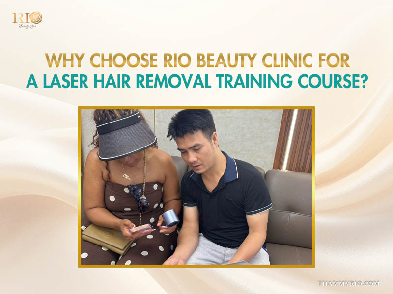 Expert Tran Manh Thang consulting with a client inside Rio Beauty Clinic on a training banner