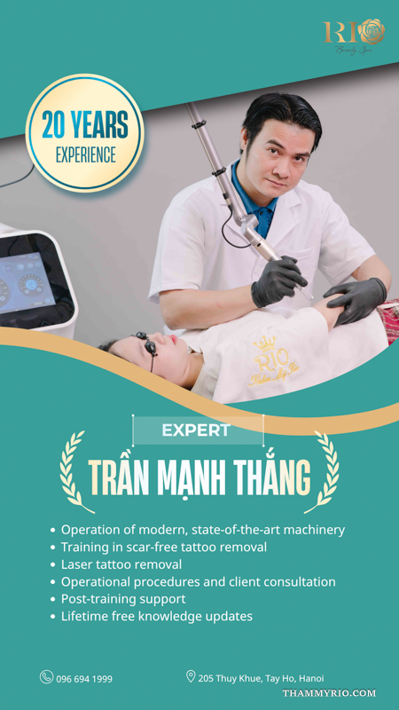 Vertical poster featuring Expert Tran Manh Thang with 20 years of experience in laser tattoo removal training at Rio Beauty Spa