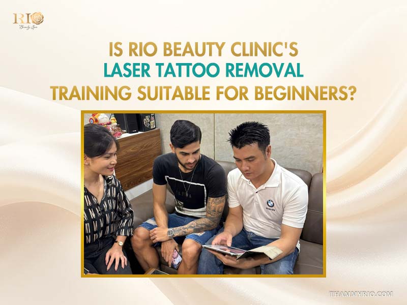 Expert Tran Manh Thang reviewing course curriculum on a tablet with a new student at Rio Beauty Clinic