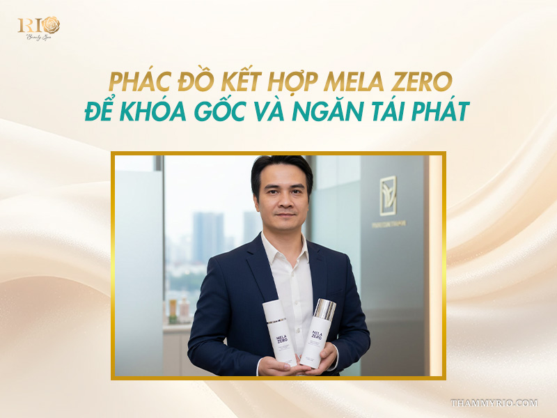Chuyên gia thẩm mỹ mặc vest lịch thiệp cầm trên tay bộ sản phẩm Mela Zero hỗ trợ điều trị nám ở chân