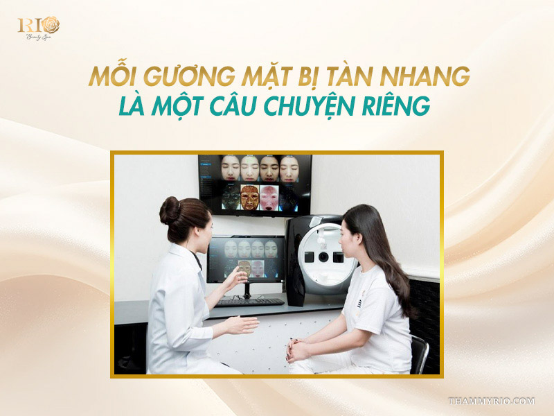 Thẩm mỹ Rio sử dụng máy phân tích da hiện đại chẩn đoán độ sâu tình trạng tàn nhang ở mặt cho khách hàng