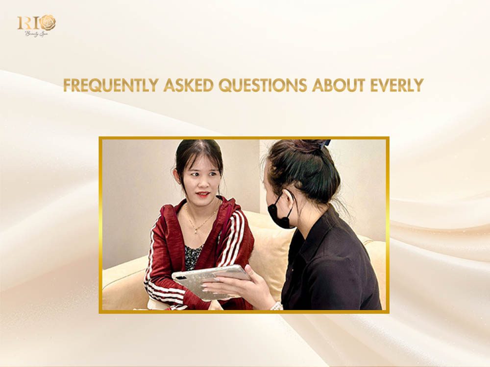 Aesthetic specialist answering client questions during a 1-on-1 consultation about Everly post-laser skincare