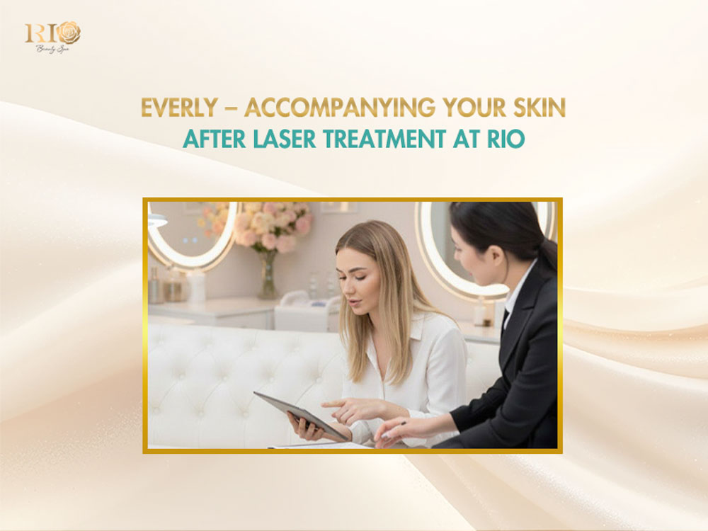 Consultation between a practitioner and client reviewing records for Everly post-laser skincare at Rio Beauty Clinic