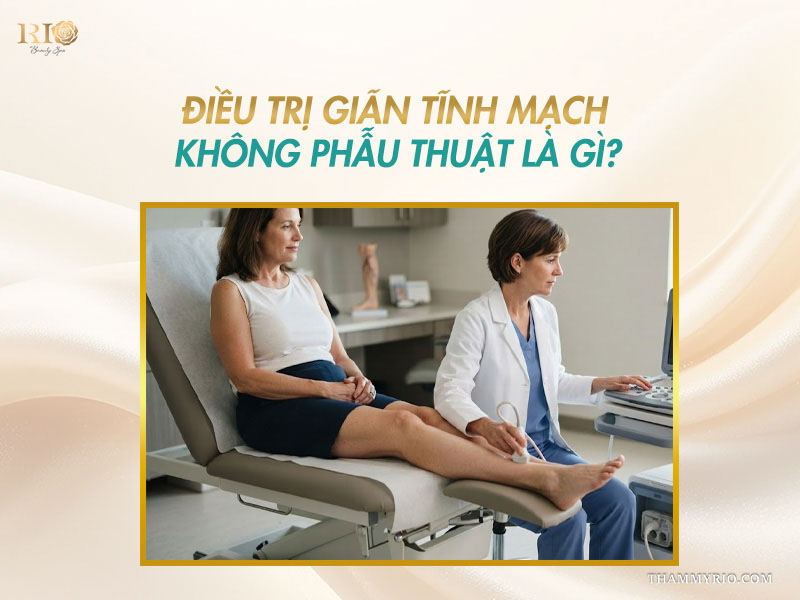 Bác sĩ siêu âm Doppler mạch máu chân giải thích cơ chế điều trị giãn tĩnh mạch không phẫu thuật