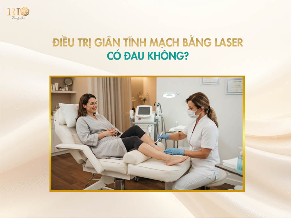 Khách hàng thư giãn khi tiến hành điều trị suy giãn tĩnh mạch bằng laser xung bề mặt