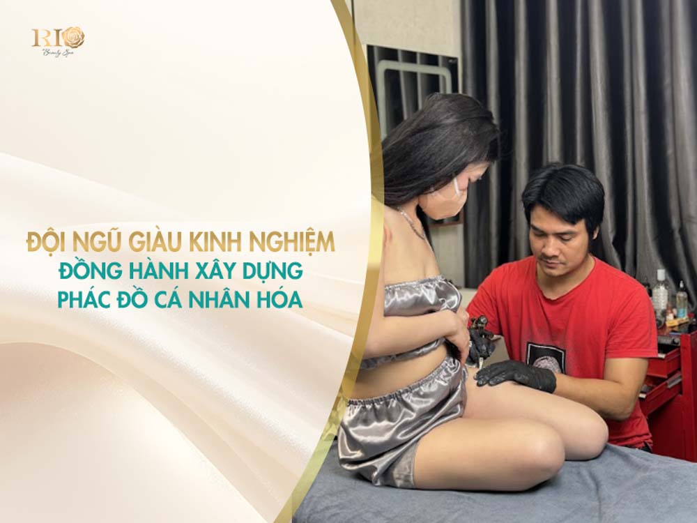 Chuyên gia thực hiện kỹ thuật chăm sóc da cá nhân hóa cho phụ nữ gặp vấn đề giãn mao mạch khi mang thai