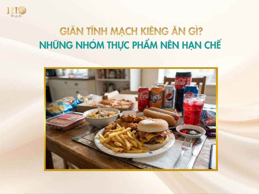 Thức ăn nhanh nhiều dầu mỡ và muối nằm trong danh sách người giãn tĩnh mạch nên kiêng ăn gì