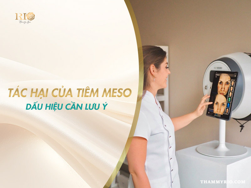 Hình ảnh chuyên gia dùng máy soi da để kiểm tra các dấu hiệu về tác hại của tiêm meso.