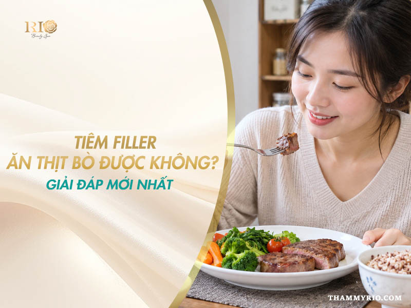 Hình ảnh cô gái đang ăn phần thịt nướng giúp giải đáp thắc mắc tiêm filler ăn thịt bò được không.