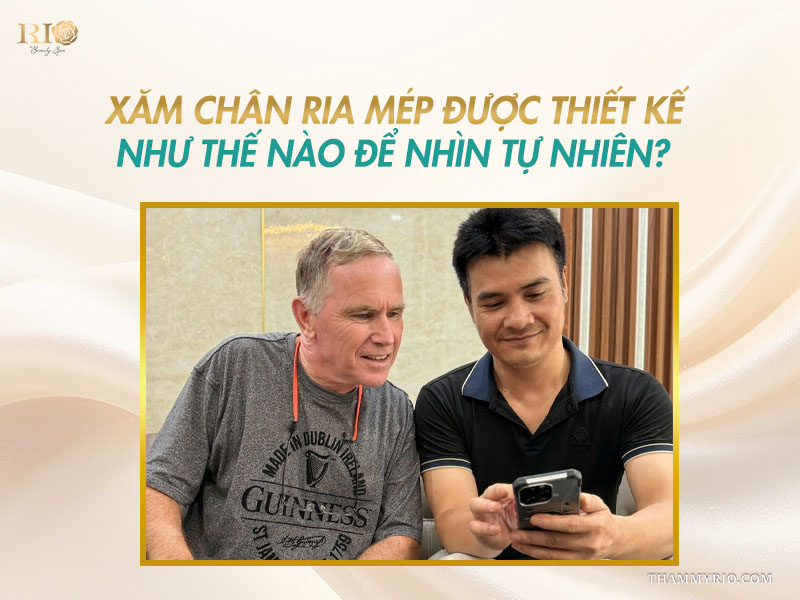 Chuyên gia tại Thẩm mỹ Rio đang tư vấn thiết kế xăm chân ria mép cho khách hàng người nước ngoài.
