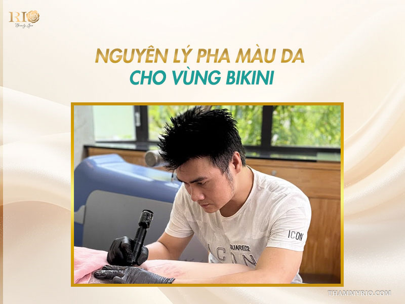 Chuyên gia thực hiện kỹ thuật pha màu chuẩn sắc thái cho liệu trình xăm màu da khử thâm bikini